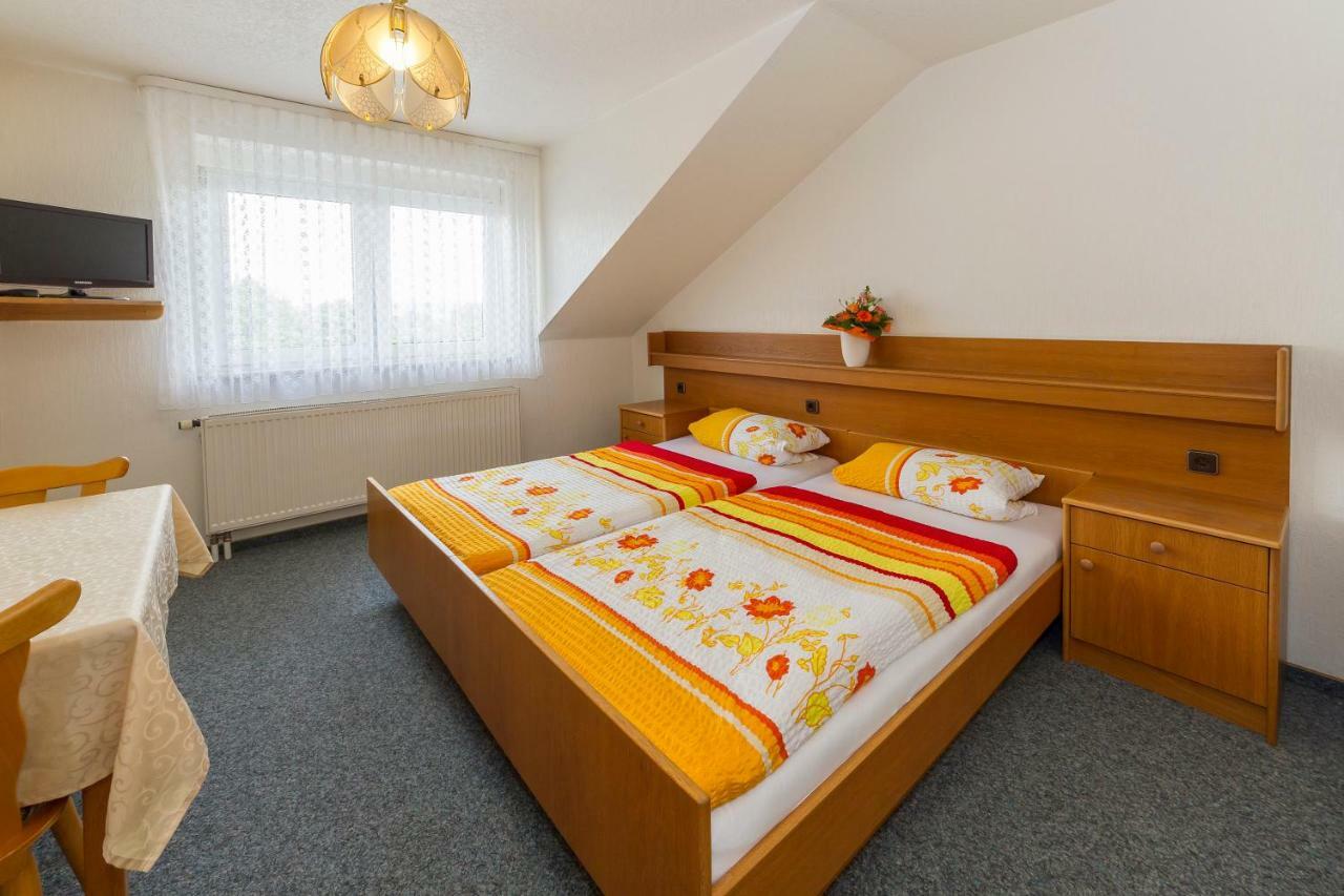 Pension Grune Au Hasselroth Екстер'єр фото